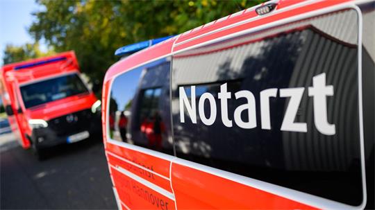 An dem Einsatz waren rund 30 Kräfte beteiligt. Auch ein Polizeihubschrauber und eine Feuerwehrdrohne suchten den Fluss ab. (Symbolbild)