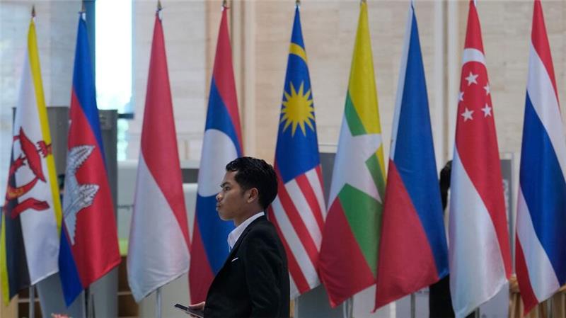 An dem Gipfel nehmen unter anderem auch China, die USA und Russland teil.