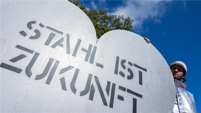 An dem „Stahlgipfel“ in Berlin nehmen auch Vertreter von Stahlerzeugern und Gewerkschaften teil. (Archivbild)