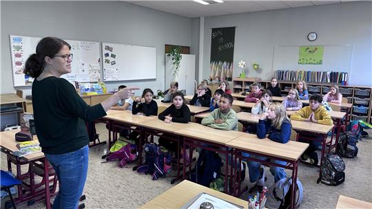 An den Bad Harzburger Schulen werden während der Jugendbuchwoche – hier im vergangenen Jahr Katja Frixe an der Gerhart-Hauptmann-Grundschule – wieder Autorinnen und Autoren lesen.