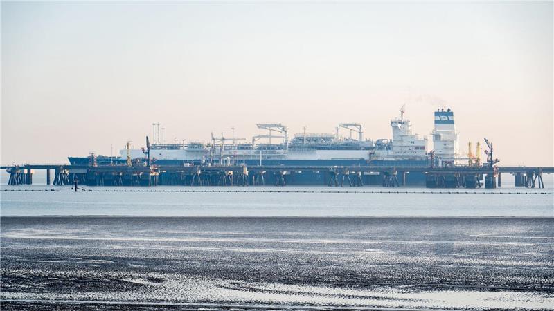 An den LNG-Terminals in Wilhelmshaven kam laut Betreiber DET zuletzt 2023 Gas aus der Golfregion an. (Archivbild)