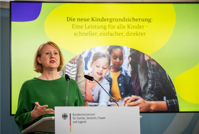 Streit um Kindergrundsicherung: Viele Fragen bleiben offen An den Plänen von Familienministerin Lisa Paus zur Kindergrundsicherung gibt es Kritik aus der FDP (Archivbild).