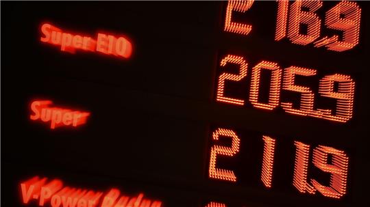 An den Tankstellen spüren Autofahrer den Iran-Krieg längst.