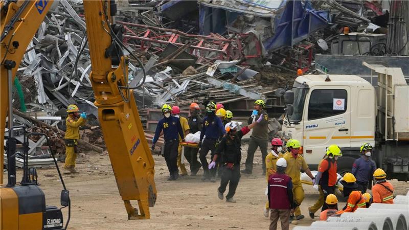 Sorge um Erdbeben-Vermisste in Bangkok und Myanmar An den Trümmern eines Hochhauses in Bangkok laufen die Bergungs- und Rettungsarbeiten.