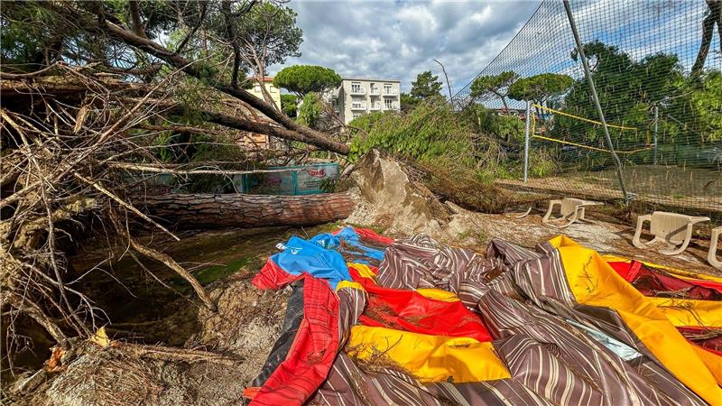 Unwetter richtet rund um Rimini schwere Schäden an An der Adria-Küste ist jetzt im Hochsommer Hauptsaison.