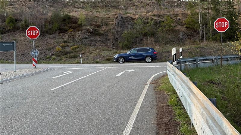 Kein Stoppschild mehr im Ortsgebiet Braunlage: Was bedeutet das? An der B4 von Hohegeiß in Richtung Braunlage stehen gleich zwei Stoppschilder.