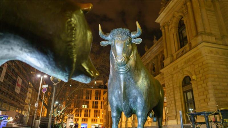 An der Börse sind die Bullen los: Der Dax steht erstmals in seiner Geschichte über 20.000 Punkten. (Archivbild)