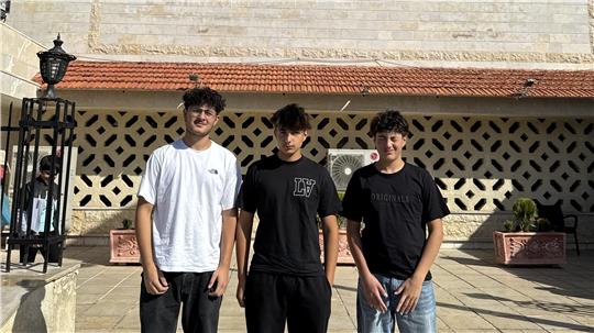 Drei Goslarer Syrer besuchen die Heimat ihrer Eltern An der Grenze zum Libanon: Laith (von links), Tim und Leon Yassin Hulwani auf dem Weg aus Syrien zurück nach Deutschland.