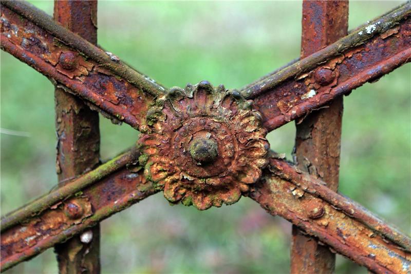 Zaun angefahren und geflüchtet – jetzt ist der Lappen weg An der Knokewiese in Wolfshagen beschädigt ein Autofahrer einen Metallzaun und begeht Fahrerflucht. Ihm droht eine Geldstrafe und der Entzug der Fahrerlaubnis. Symbolfoto: Pixabay