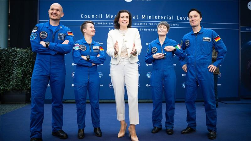 Mehr Geld, mehr Einfluss im All - Deutschlands Esa-Pläne An der Konferenz nehmen rund 500 Menschen teil - darunter auch Astronautinnen und Astronauten.