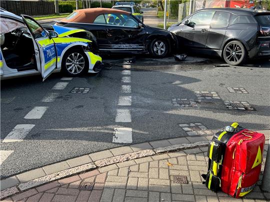 An der Kreuzung Heinrich-Pieper-Straße / Berliner Allee kommt es am Donnerstagmorgen zu einem Unfall mit einem Strefenwagen. Foto: Polizei