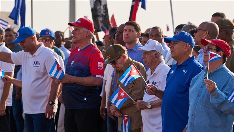 An der Kundgebung nahmen auch Präsident Díaz-Canel und Ex-Staatschef Castro teil.