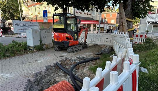 An der Neuen Mitte in Braunlage hat das bauausführende Unternehmen mittlerweile trotz falscher Pläne herausgefunden, wie die Versorgungsleitungen verlegt sind. Dem Bau der intelligenten Ampel dürfte also nichts mehr im Weg stehen. Foto: Eggers