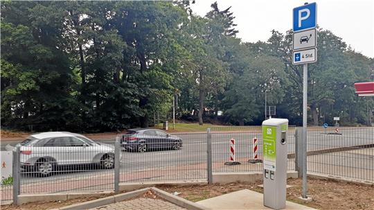 An der Nordhäuser Straße in der Nähe der Bergbahn befindet sich eine öffentliche Ladesäule in Bad Harzburg. Elektroautos können hier mit 22kw/h geladen werden. Betreiber sind die Stadtwerke Bad Harzburg. Fotos: Fricke
