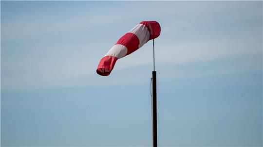 An der Nordseeküste sorgen orkanartige Böen für leichte Überschwemmungen am Wochenende. (Symbolbild)