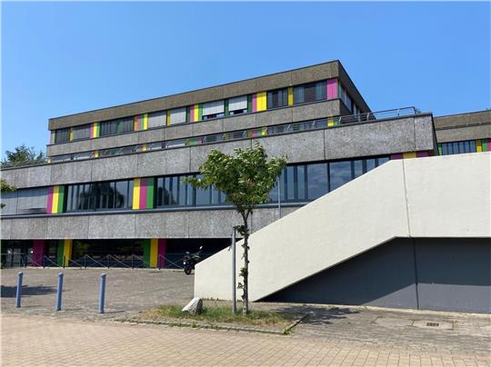 An der Oberschule in Seesen läuft der Unterricht in dieser Woche wieder normal weiter. Ob die beiden kurzzeitig festgenommenen Schüler einen Schulverweis bekommen haben, blieb unklar. Foto: Müller