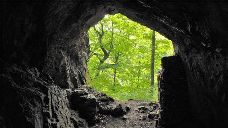 Startschuss für Wanderaktion im Harz gefallen An der Stempelstelle 87 erwartet die Wanderer eine Karsthöhle.