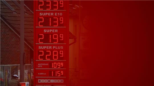 An der Tankstelle bekommen die Menschen die Folgen des Iran-Kriegs zu spüren. (Archivbild)