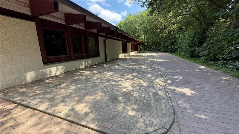 An der Westseite des Kurgastzentrums ist ein neuer Parkplatz entstanden. Er soll Veranstaltern die Möglichkeit bieten, ihren Wagen näher am Gebäude abzustellen.