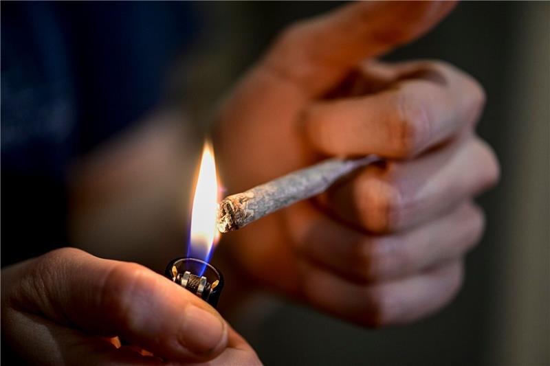 An diesem Freitag soll der Bundestag die kontrollierte Freigabe von Cannabis mit zahlreichen Regeln beschließen.