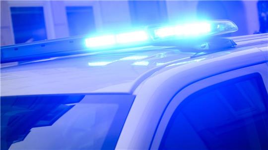 An einer Schule in Wilhelmshaven gingen Drohanrufe ein. Die Polizei identifizierte nun den Verantwortlichen - einen Zwölfjährigen. (Symbolbild)