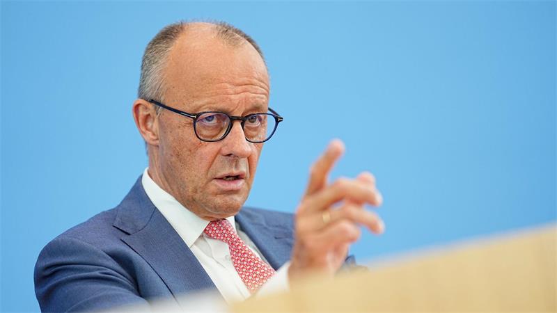 Merz feiert Reformen und will nicht über Fehler sprechen An schwache Momente erinnert er sich lieber nicht.