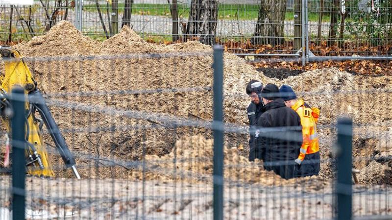 Kriegsbombe in Bremen erfolgreich entschärft An sieben Schulen fiel der Unterricht aus, drei Pflegeeinrichtungen mussten evakuiert werden und mehrere Kitas blieben dicht.