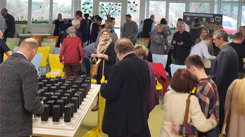 Schule am Harly eröffnet Ausstellung über jüdisches Leben An verschiedenen Stationen können sich die Besucher unter anderem über jüdisches Leben in Goslar informieren.