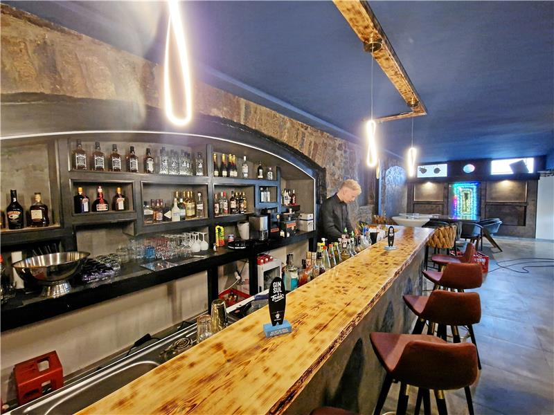 An zwei Bar-Bereichen gibt es Getränke.  Fotos: Sowa
