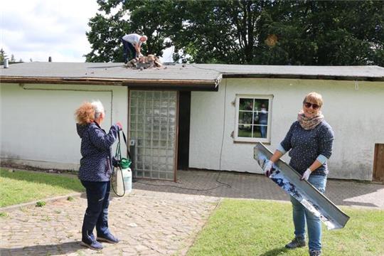 An zwei Samstagen wurden die von der LAG genehmigten Sanierungsmaßnahmen von den Mitgliedern in Eigenleistung vorbereitet.