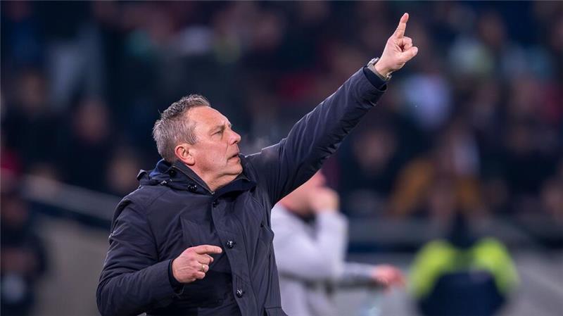 Andé Breitenreiter und Hannover 96 verlieren im Aufstiegsrennen der Zweiten Liga den Anschluss.