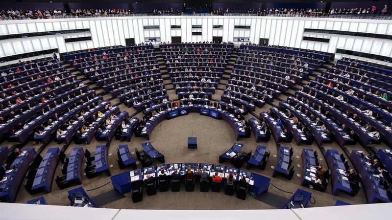 Anders als bei Bundestagswahlen können auch deutsche Kleinstparteien mit niedrigem einstelligem Wahlergebnis ins EU-Parlament einziehen.
