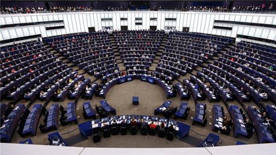 Anders als bei Bundestagswahlen können auch deutsche Kleinstparteien mit niedrigem einstelligem Wahlergebnis ins EU-Parlament einziehen.