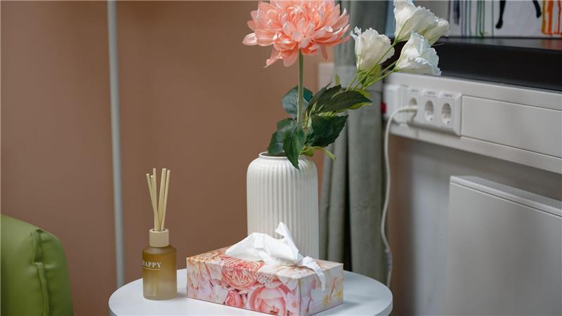 Anders eingerichtet: Im Raum der Gewaltschutzstelle für Frauen soll eine andere Atmosphäre erzeugt werden als das im üblichen Vernehmungsraum in einer Polizeidienststelle so ist.