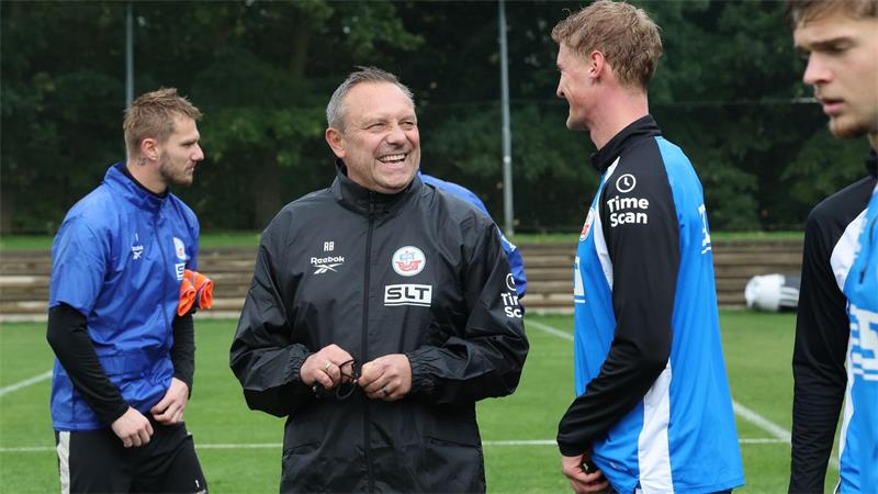 André Breitenreiter (M) hat seine Arbeit bei Hansa Rostock begonnen.  