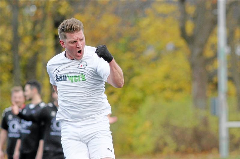 SG Bredelem/Astfeld gewinnt im zweiten Anlauf deutlich André Schrader und die SG Bredelem/Astfeld haben nach dem Einzug in das Pokalachtelfinale allen Grund zum Jubeln. Foto: Gietemann