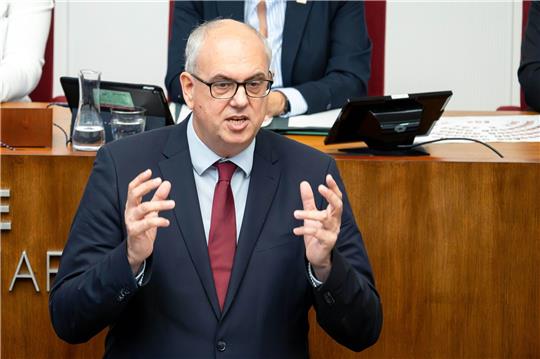 Andreas Bovenschulte (SPD), Bürgermeister von Bremen, bei der Regierungserklärung des Senats in der Bremischen Bürgerschaft.