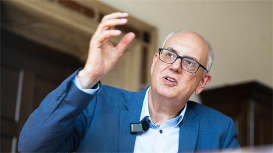 Andreas Bovenschulte hat sich für eine Steuer der Superreichen ausgesprochen. (Archivbild)