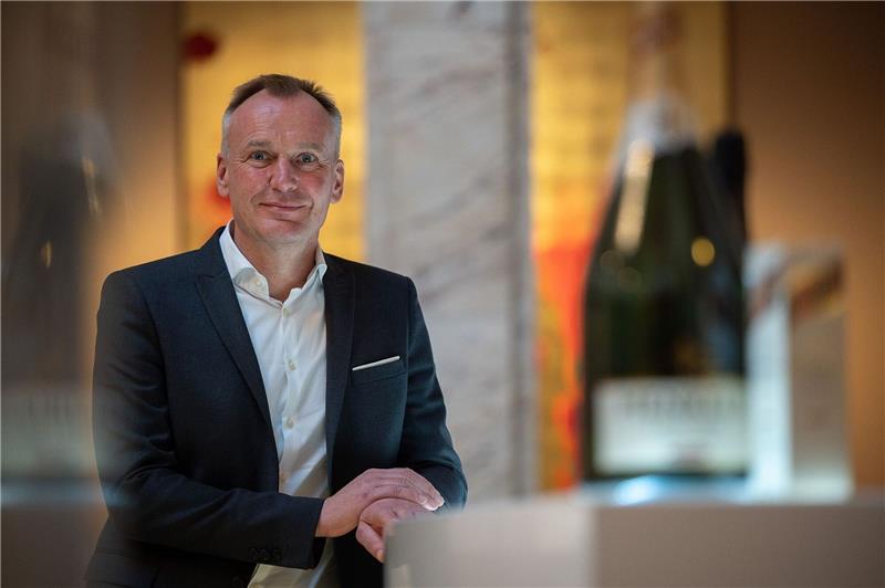 Andreas Brokemper, Vorsitzender der Geschäftsführung von Henkell Freixenet, steht in der Sektkellerei in Wiesbaden.