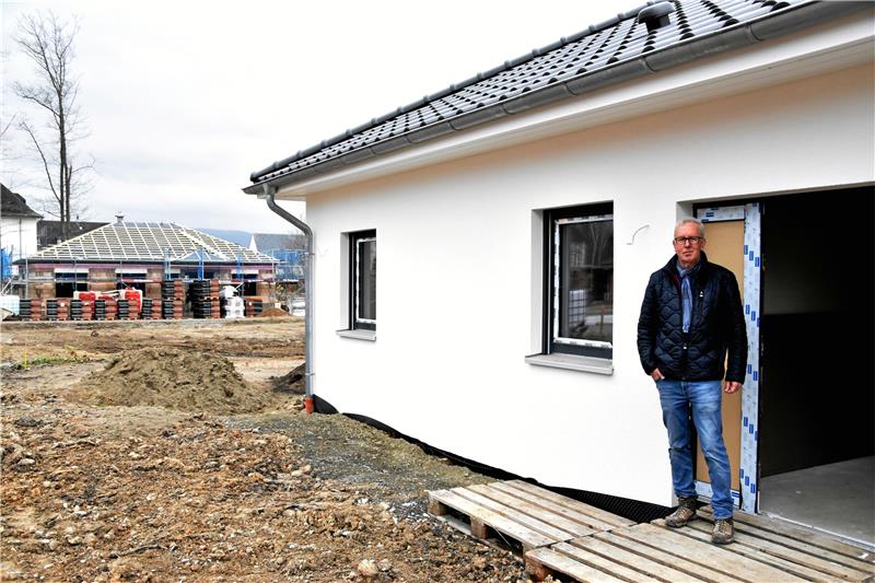 Andreas Mumme will bald in sein neues Fliegerhorst-Haus ziehen. In der Nachbarschaft wird kräftig gebaut.  Foto: Roß