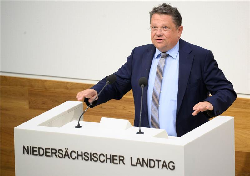 Minister: Benachteiligung von Frauen weiter spürbar Andreas Philippi, Gesundheitsminister Niedersachsen.