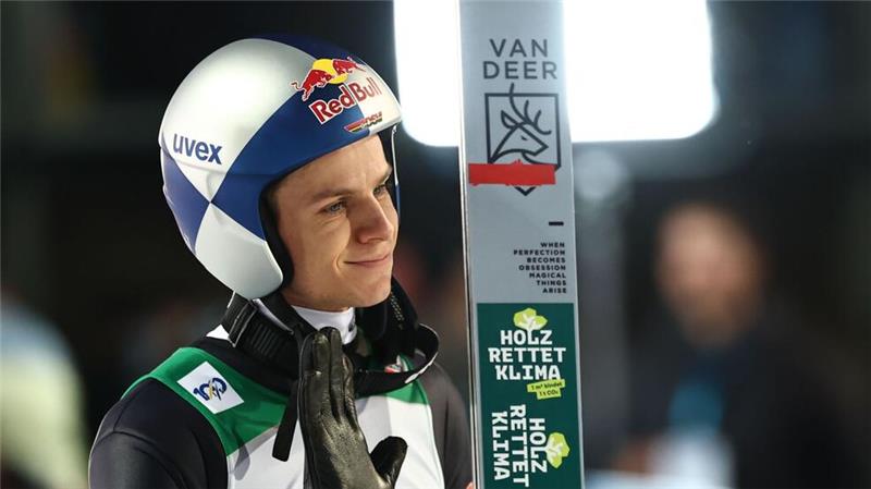 Paschke jetzt der Jäger: Österreich dominiert Tournee-Start Andreas Wellinger startete schwach in die Tournee.