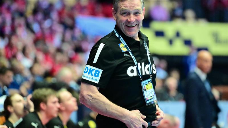 Andreas Wolffs Leistung ringt sogar Bundestrainer Alfred Gislason ein Lachen ab.