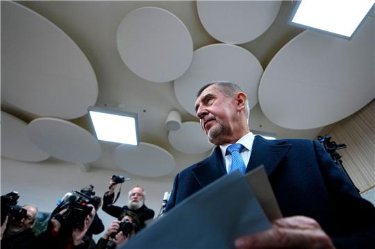 Andrej Babis am Freitag im Wahllokal.
