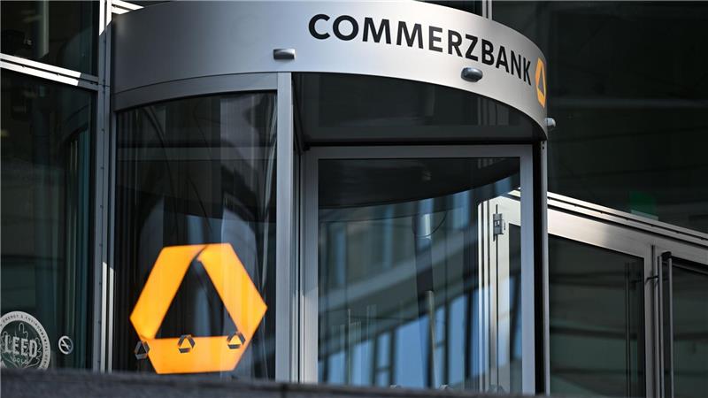 Anfang 2025 hatte die Commerzbank den Abbau von fast 4.000 Vollzeitstellen angekündigt, überwiegend in Deutschland. (Archivbild)
