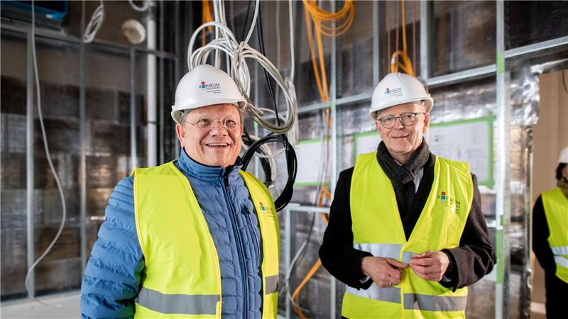 Herz-Notfall-Zentrum – vom Hubschrauber in die Notaufnahme Anfang 2027 sollen die Bauarbeiten für das Herz-Notfall-Zentrum fertig sein. Ab dem Sommer 2027 sollen Patienten aufgenommen werden.