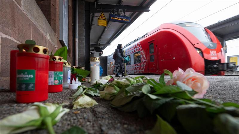 Sicherheit im Zug – um welche Maßnahmen es geht Anfang Februar war ein 36 Jahre alter Zugbegleiter bei einer Ticketkontrolle angegriffen und tödlich verletzt worden. (Archivbild)