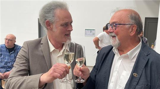 Anfang Juni haben sie noch gemeinsam auf die neue Goldene Aue angestoßen: CvD-Direktor Martin Ehrenberg (l.) und RG-Chef Hans-Peter Dreß drehen derzeit am Personalkarussell mit.