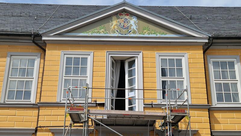 Clausthaler Oberbergamt putzt sich für das Stadtfest heraus Anfang September soll sich das Oberbergamt von seiner besten Seite zeigen. Wirtschaftsminister Olaf Lies wird vom neuen Balkon die Bergparade abnehmen.