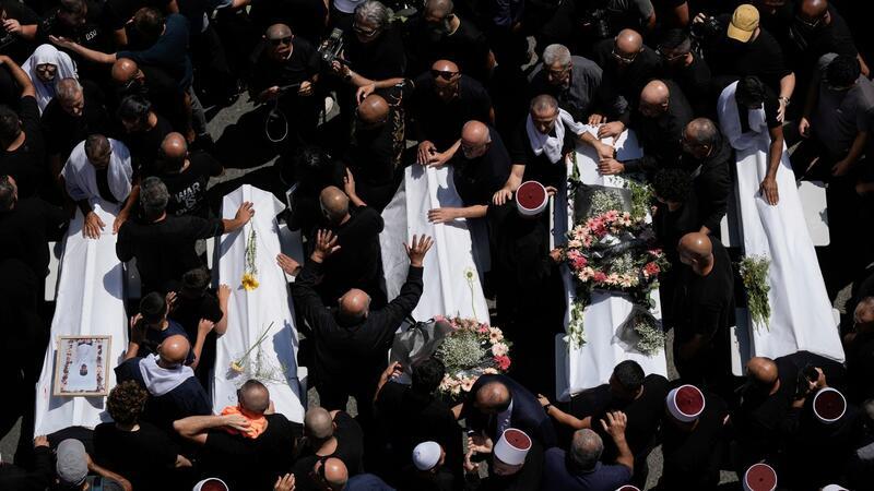 Angehörige trauern um Opfer des Raketenangriffs auf dem Golan